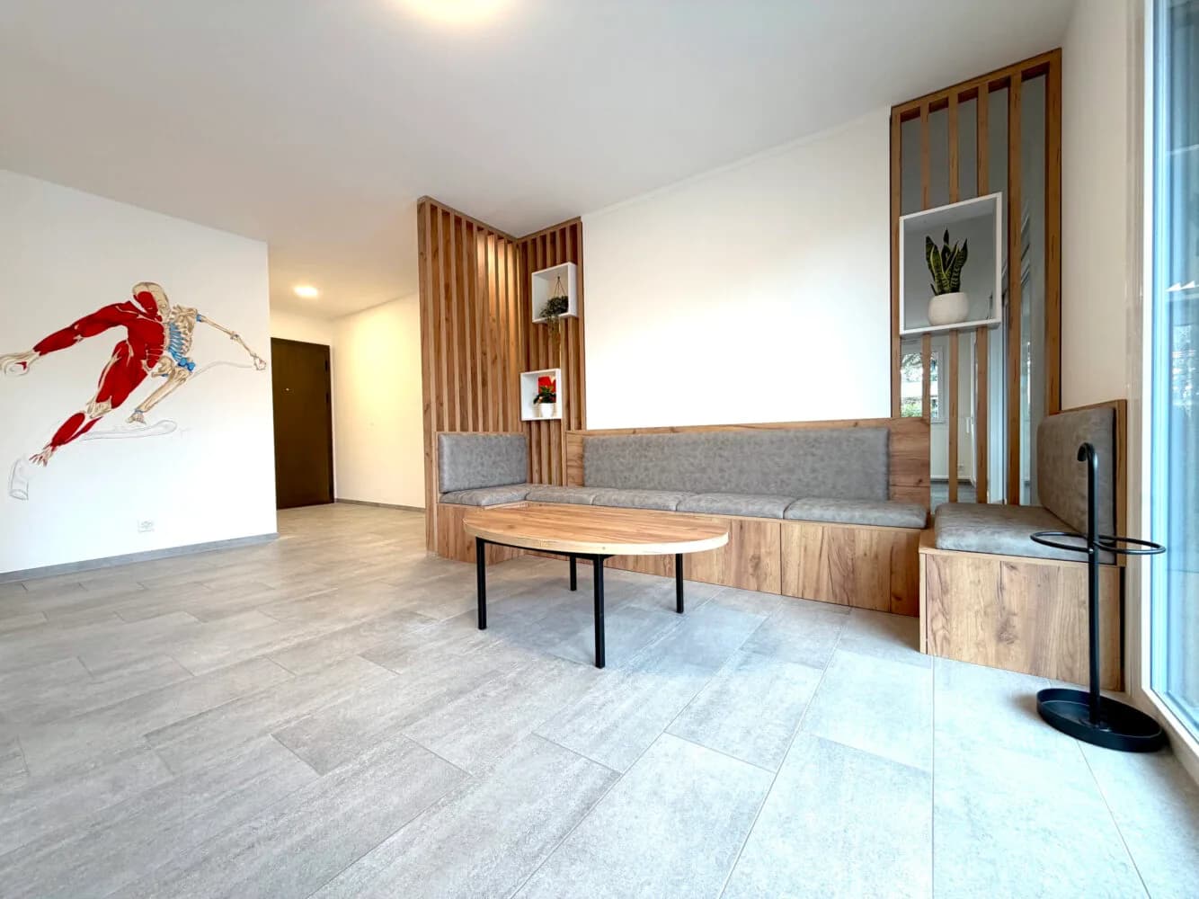 Salle d'attente du cabinet de physiothérapie SwissCab Physio